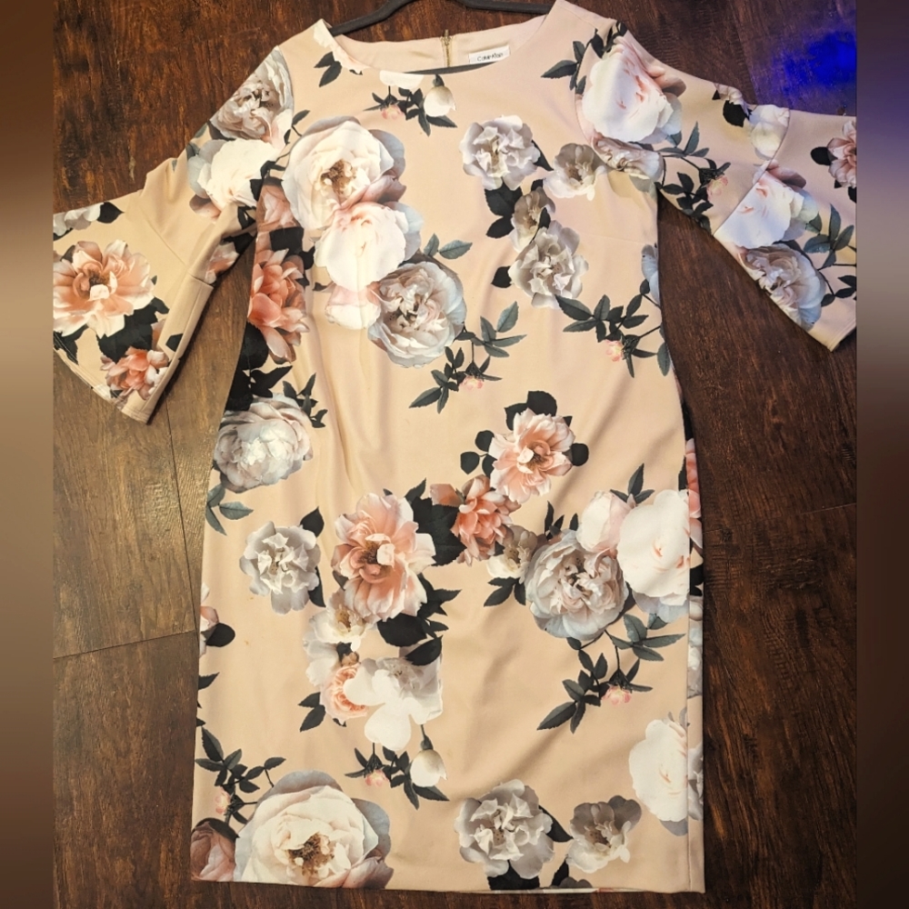 Calvin Klein, Mid flare sleeve, floral form fitting dress